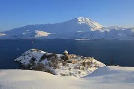 کوه آرتوس شهر وان